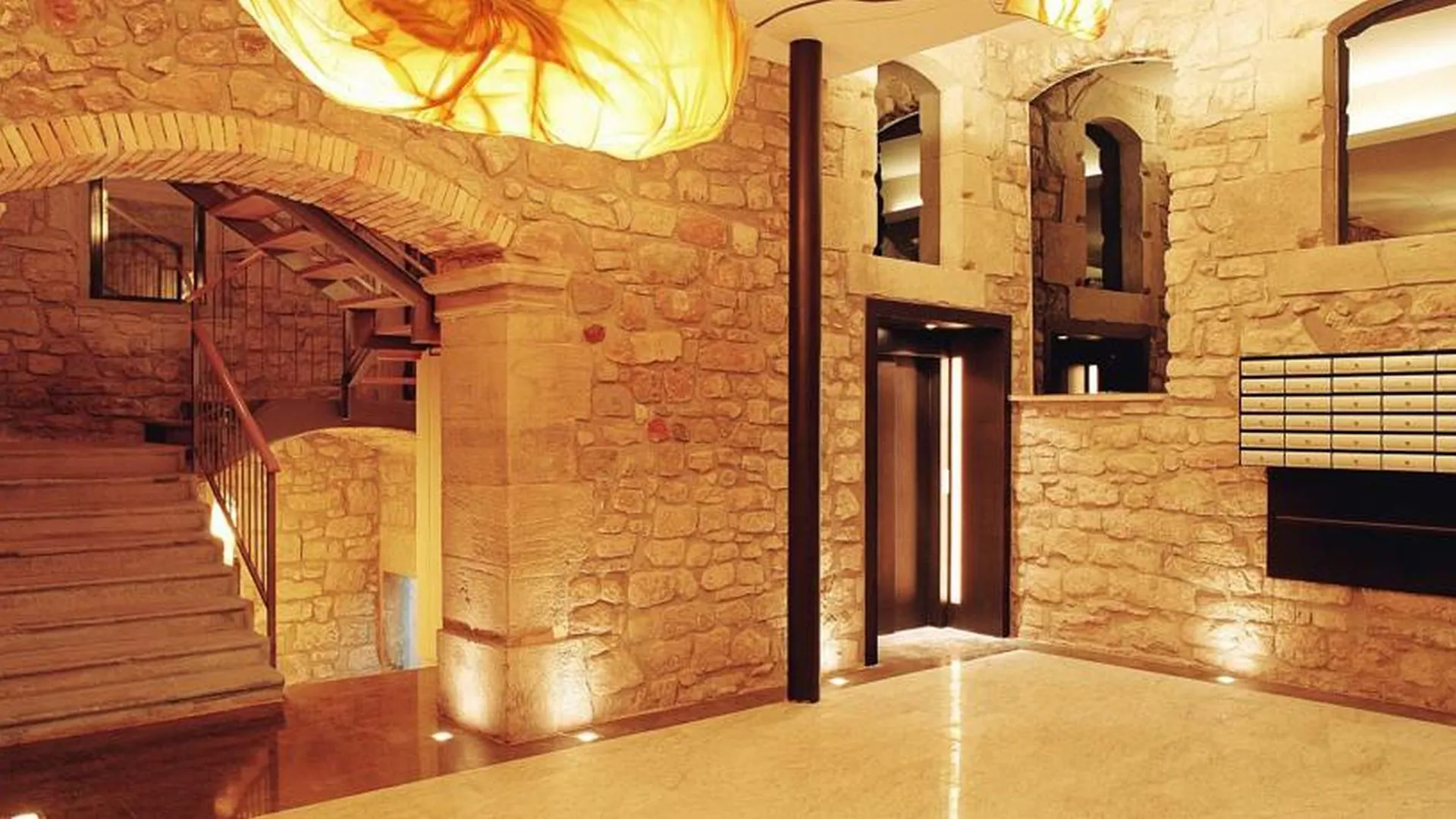 Urbi Apartments Manresa 0*,